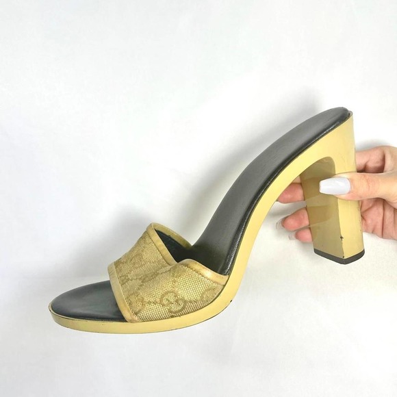 Authentic 1990s Vintage Tan/Beige Gucci Mules Size 39 - Picture 1 of 4